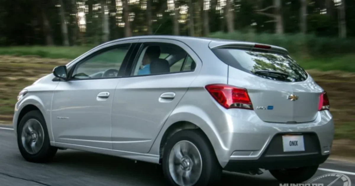 Chevrolet Onix Advantage 2019 automático une motor 1.4 aspirado, baixo consumo e preço em torno de R$ 60 mil no mercado de usados. (Imagem:mundodoautomovelparapcd)