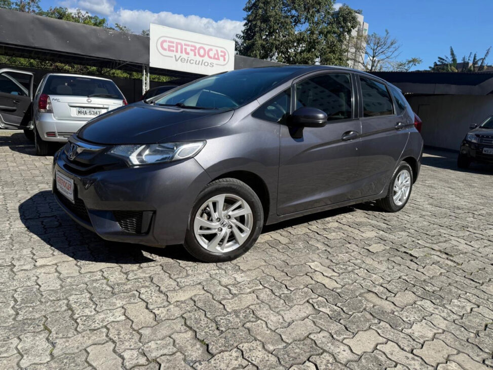 7 coches espaciosos y económicos que caben a toda la familia, cuestan a partir de R$ 38 mil y aún recorren más de 12 km/l; versiones entre 2014 y 2017