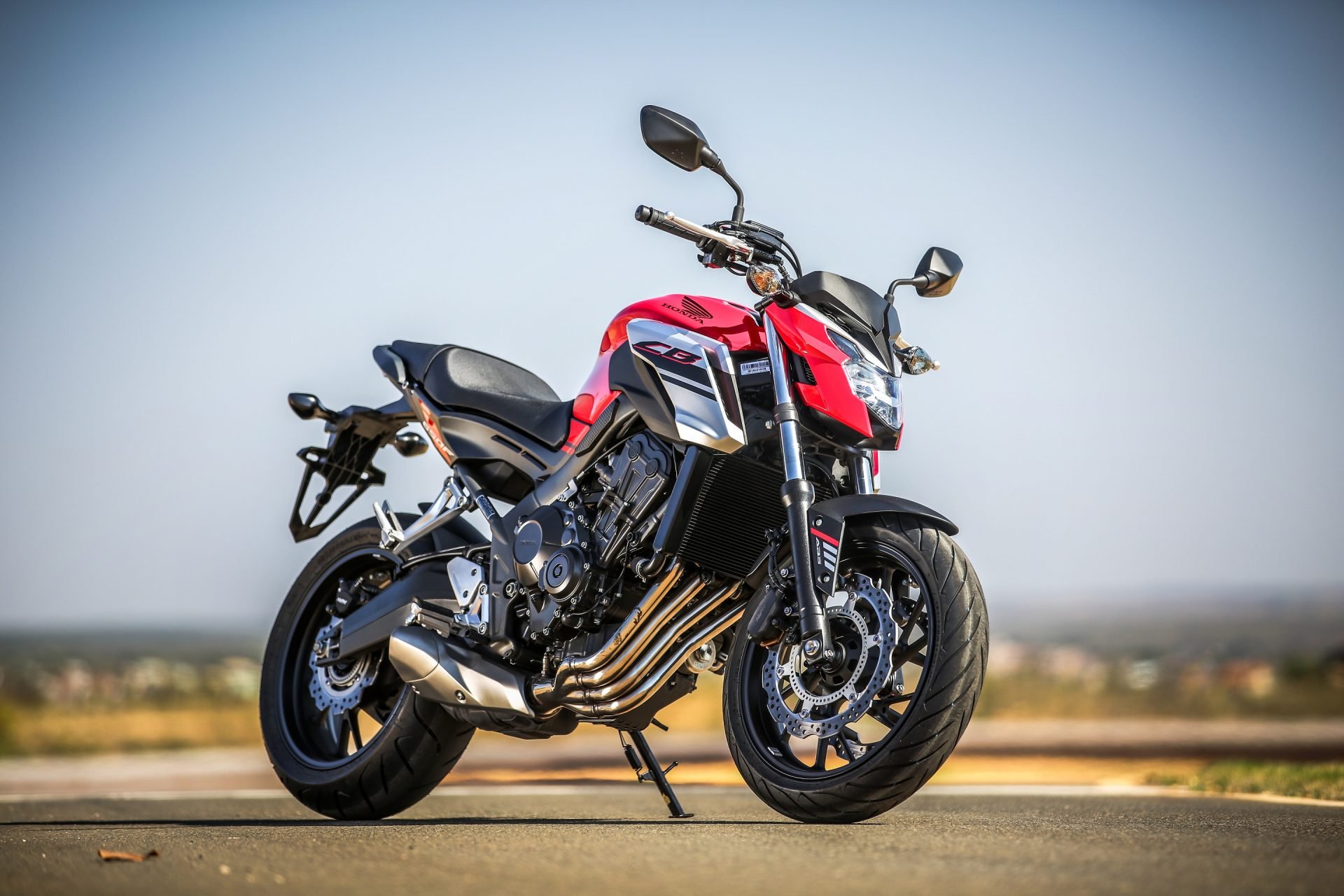 A naked que superou Bandit, Fazer 600 e até Kawasaki Z750: Honda Hornet 600 se tornou 'lenda urbana' e já teve mais de 40 mil unidades vendidas no Brasil