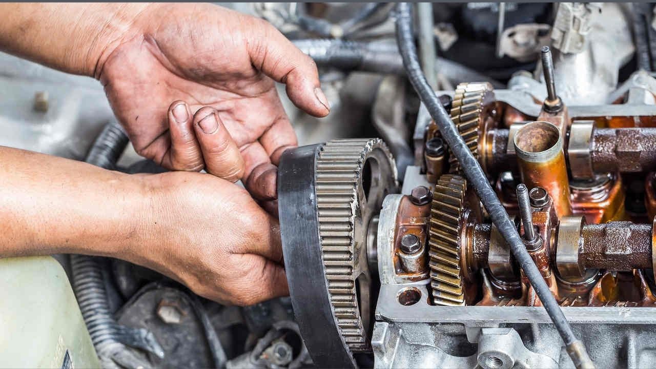 Alguns carros tornam a troca da correia dentada complicada — conheça modelos que exigem desmontagem pesada ou ferramental especializado, e evite surpresas na manutenção.