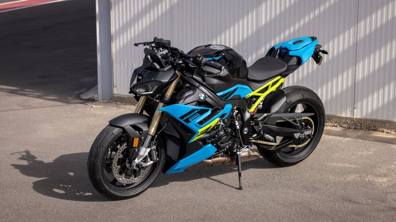 La BMW S 1000 R desembarca en India con motor de 170 cv, 11 kgfm de torque y diversos recursos modernos. Ve lo que la hace interesante para el mercado brasileño.