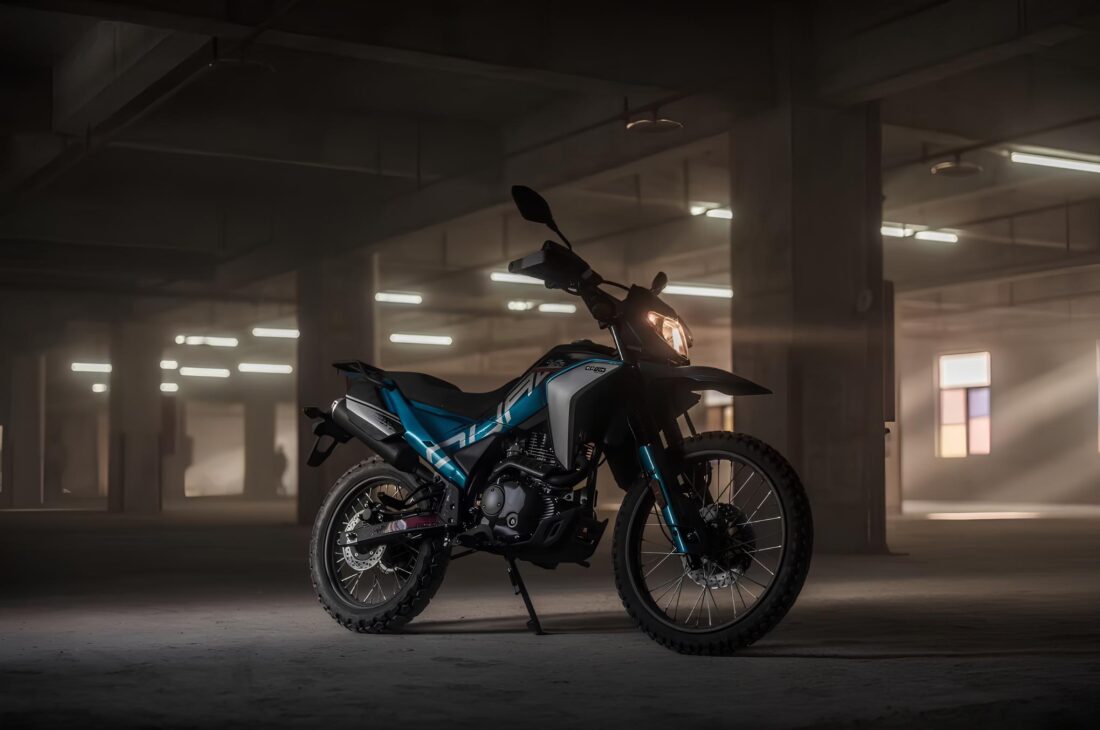 CFMoto CFLite 230 Dual llega con motor 230 cc, diseño moderno y equipos superiores a la Honda XR 150, costando mucho menos; conozca la nueva trail