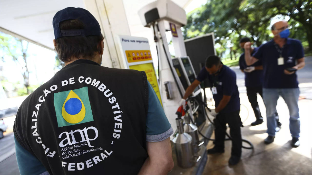 A ANP confirmou que petroleiras vão investir R$ 17 bilhões em campos terrestres de óleo e gás no Brasil. A medida prevê novos poços, mais empregos e segurança energética. Fonte: Eixos