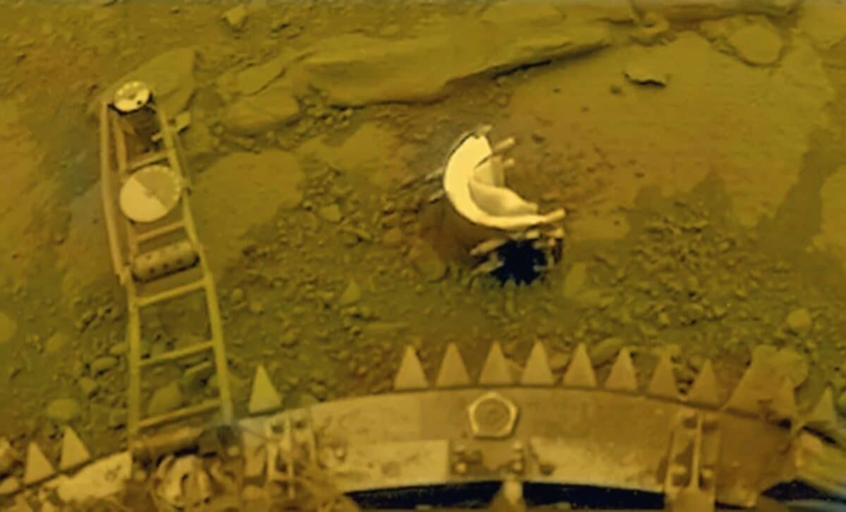 Em 1975, a Venera 9 sobreviveu por 53 minutos em Vênus e enviou as primeiras fotos da superfície, mudando a história da exploração espacial.