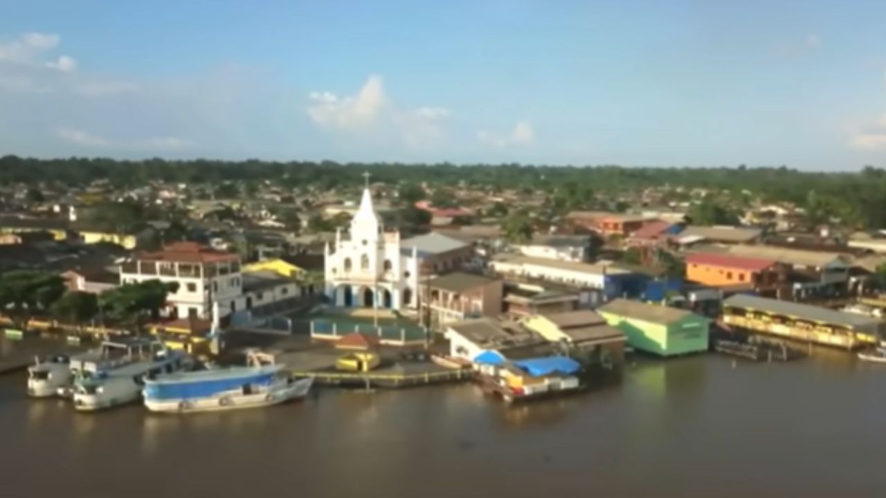 A capital brasileira que 'flutua' sobre as águas e tem mais canoas do que carros, vivendo em um ritmo ditado pela maré e pelos rios da Amazônia