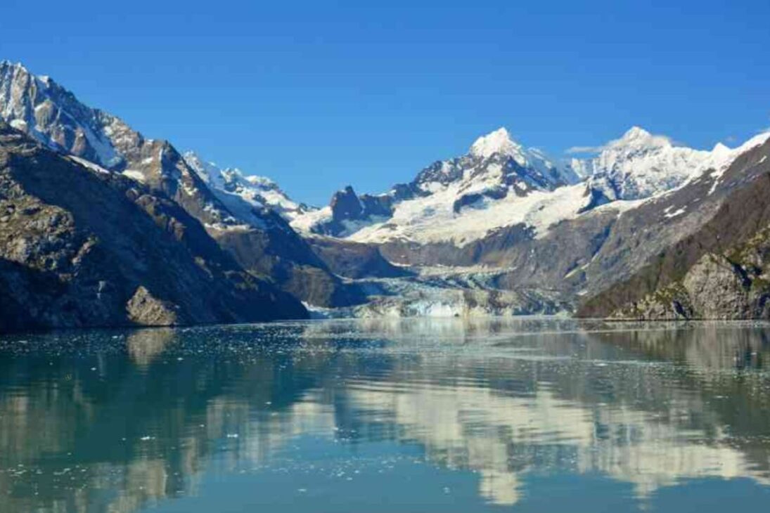La mayor ola jamás registrada no fue en el océano, sino en un lago en Alaska, y alcanzó la altura de un edificio de 170 pisos tras un deslizamiento de tierra