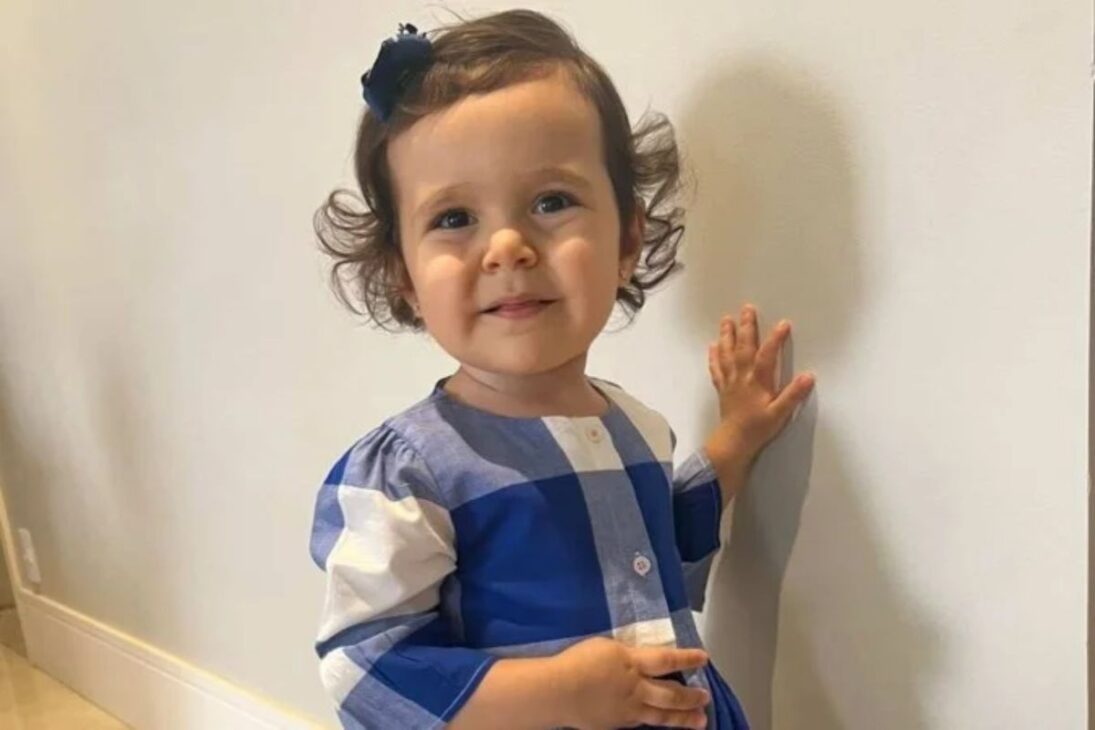 La niña superdotada de cuatro años cuyo talento para la comunicación reveló una "Superdotación Profunda" y encantó millones en internet