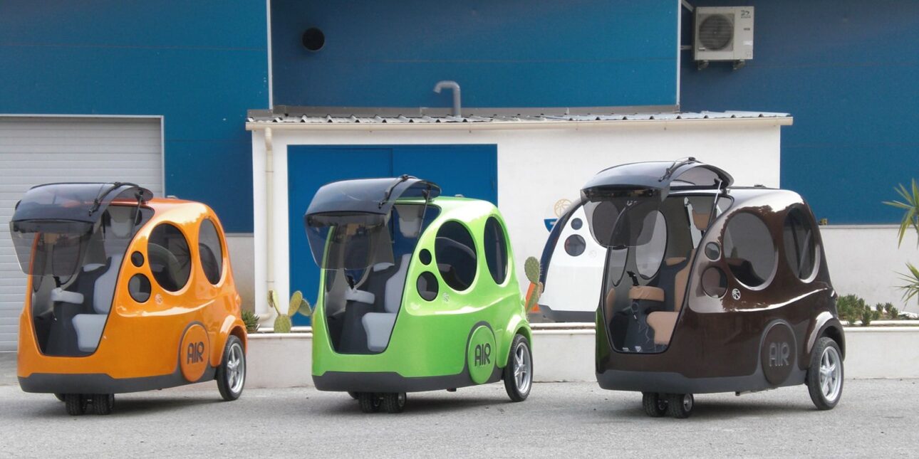 El coche que promete rodar sin gasolina, hidrógeno o electricidad: AIRPod, el vehículo movido a aire comprimido desarrollado por MDI, puede alcanzar 80 km/h y autonomía de hasta 120 km con solo un tanque de aire