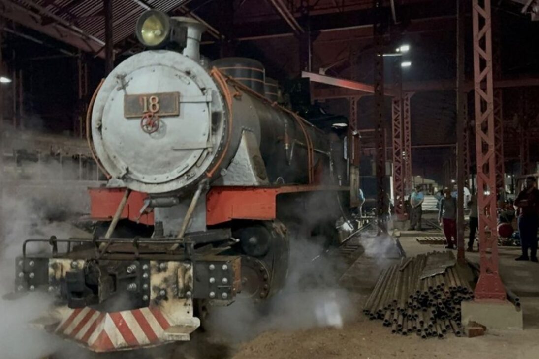 Después de 20 años abandonada, Maria Fumaça de 1936 del ferrocarril Madeira-Mamoré vuelve a sonar en los rieles durante los 111 años de Porto Velho