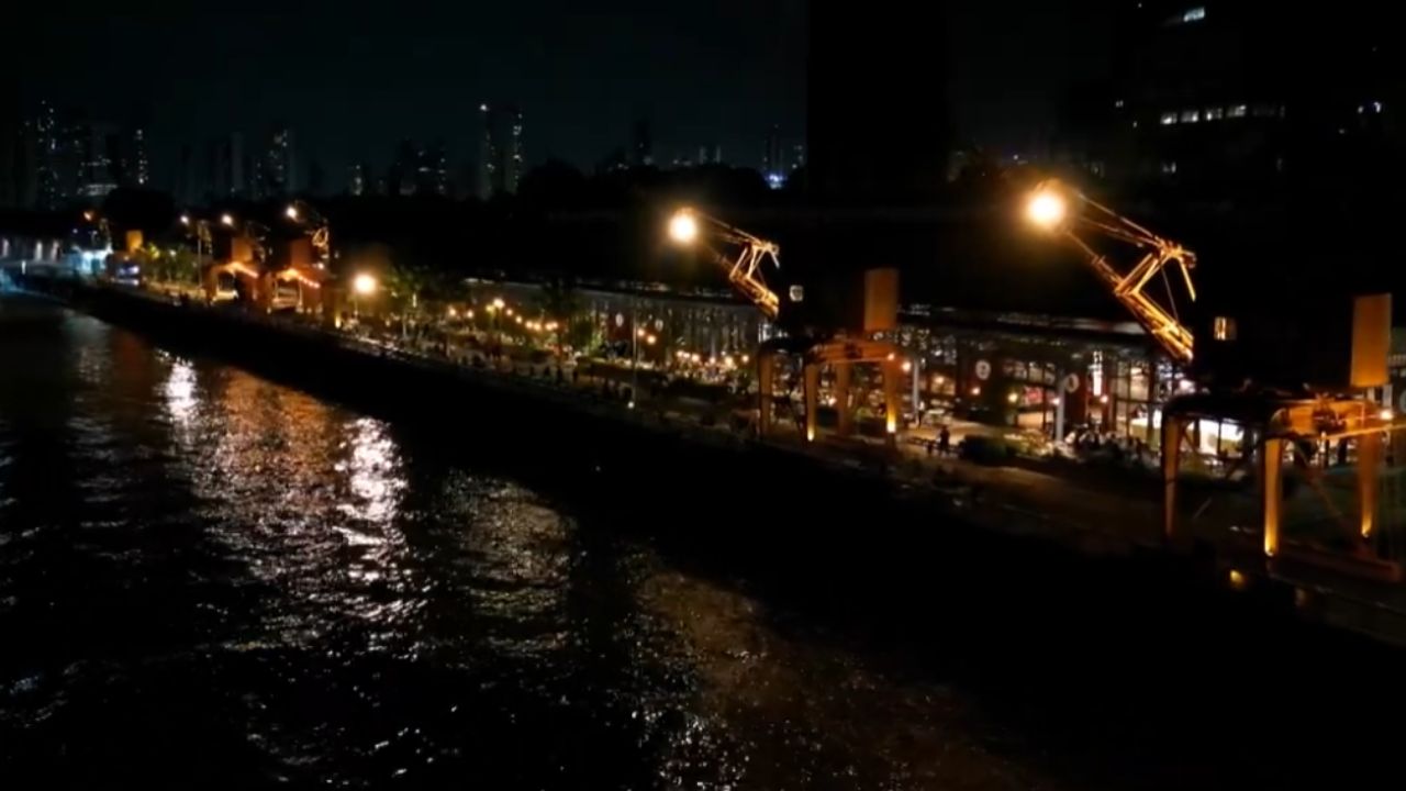 Armazém portuário de 1900 vira complexo gastronômico Estrutura de ferro original abriga restaurantes, cervejaria e mantém ecos dos trilhos de bondes no piso