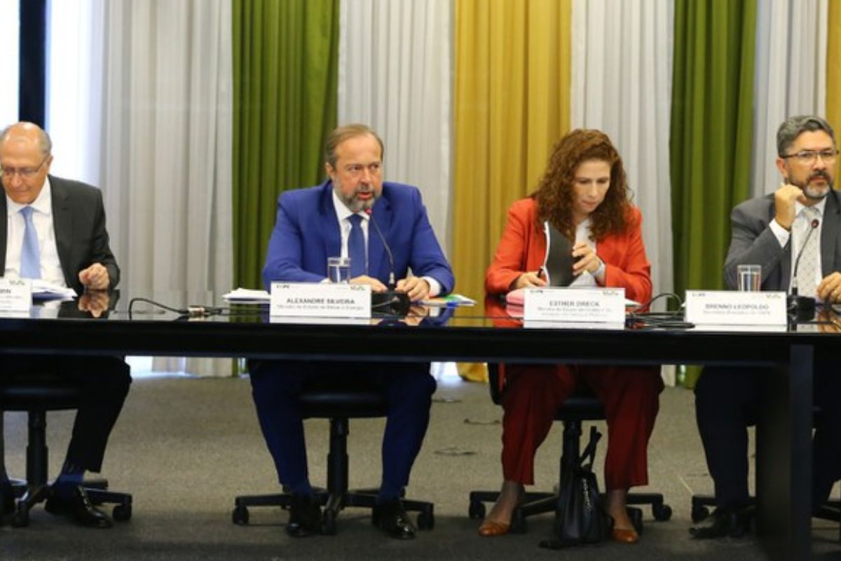 A produção de petróleo e gás ganhou um novo impulso com a aprovação de diretrizes que permitem a prorrogação dos contratos de partilha