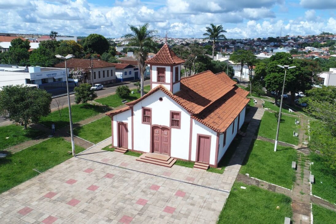 Cidade mineira abriga os três maiores diamantes do Brasil, tem PIB acima de Belo Horizonte e virou referência mundial na mineração