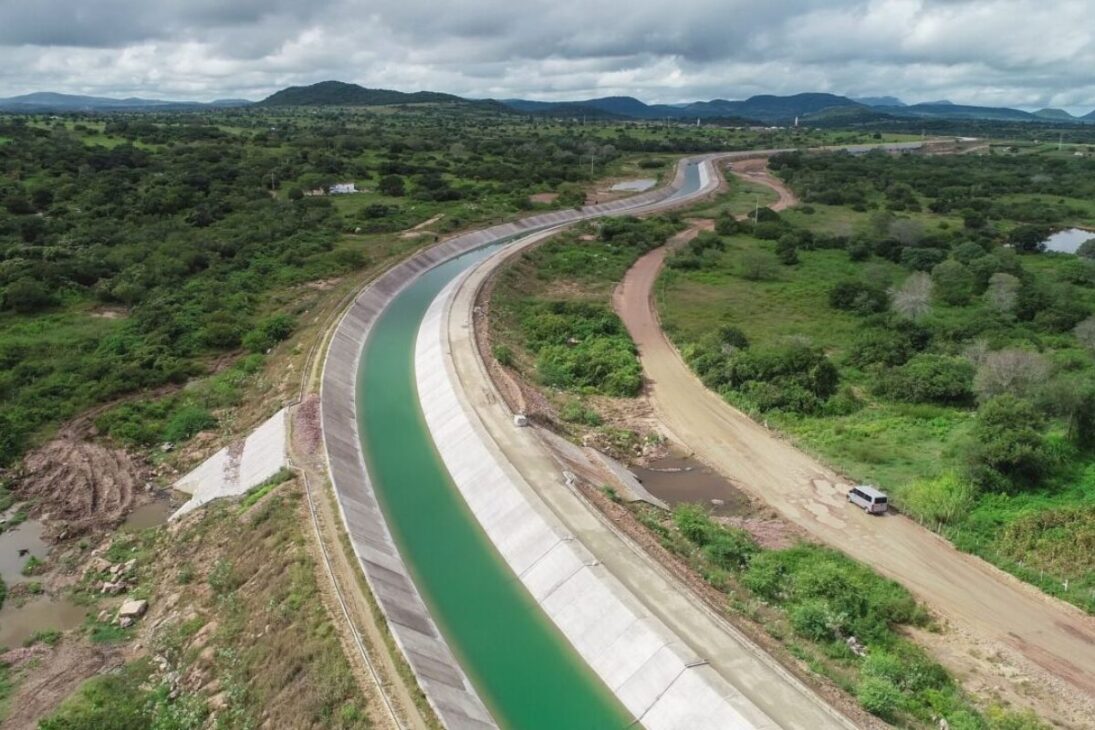 Con 250 km de extensión e inversión superior a R$ 1 mil millones, Canal del Sertão Alagoano lleva agua del São Francisco tiene meta de abastecer 42 ciudades hasta 2026