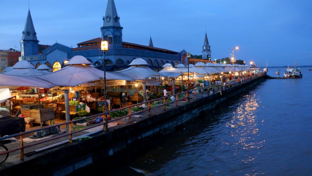 Com 35.000 m², a maior feira ao ar livre da América Latina, um ícone da Belle Époque com estrutura de ferro europeia que passa por uma reforma de R$ 64 milhões para a COP 30