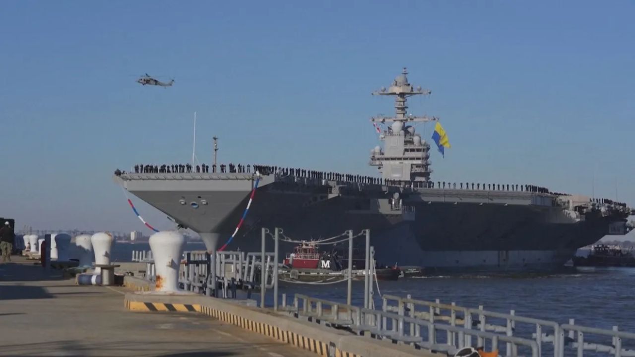 EE. UU. envían mayor portaaviones del mundo contra drogas, pero Trump considera estrategia más amplia (1)