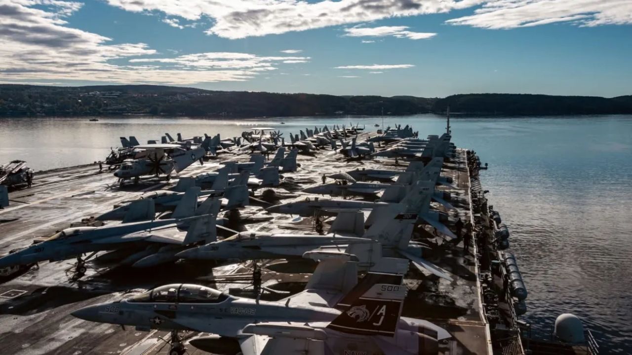 EUA enviam maior porta-aviões do mundo contra "drogas", mas Trump considera estratégia mais ampla