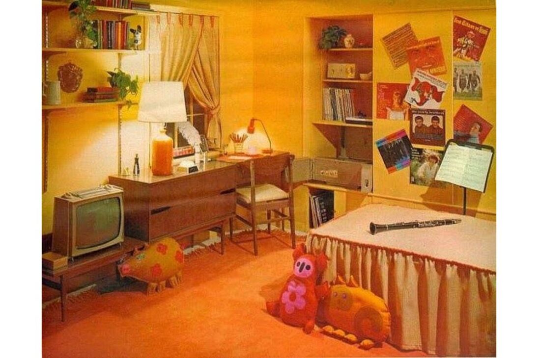 Entre En La Cocina, En El Dormitorio Y En El Baño De Los Años 70 Y Descubre Cómo Era Vivir Con Muebles Oscuros, Carteles De Ídolos Y Azulejos Coloridos
