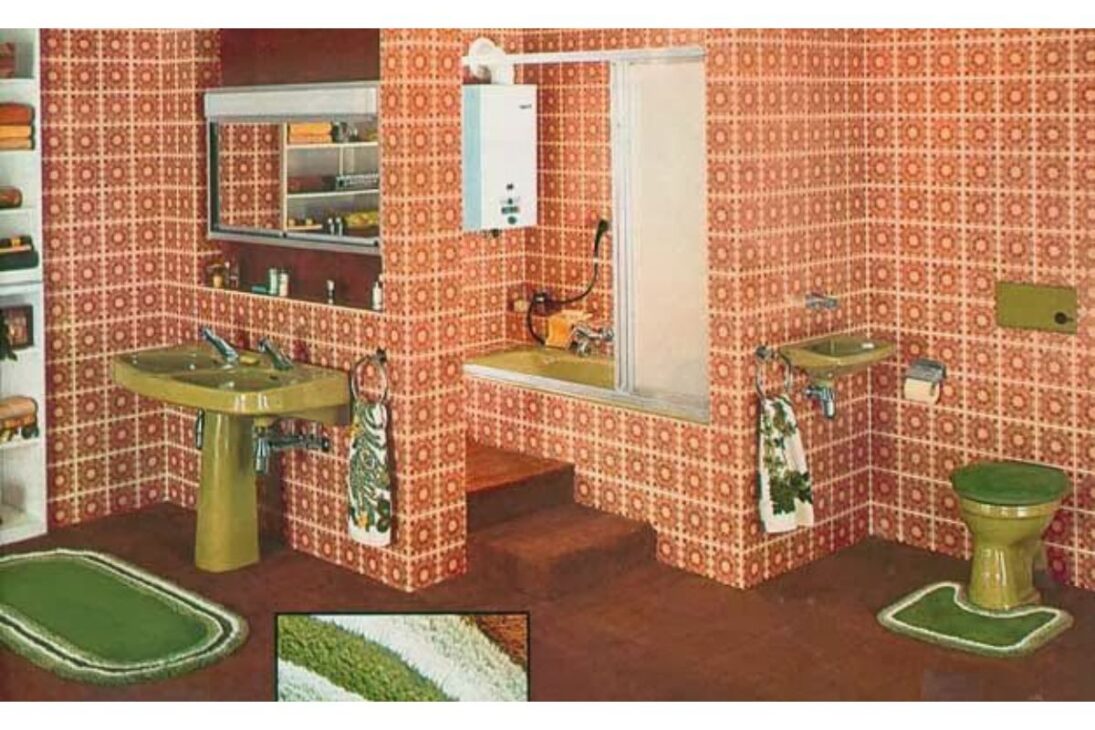 Entre En La Cocina, En El Dormitorio Y En El Baño De Los Años 70 Y Descubre Cómo Era Vivir Con Muebles Oscuros, Carteles De Ídolos Y Azulejos Coloridos