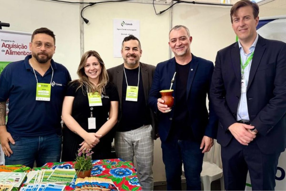 A FEICOOP 2025 ganhou destaque no cenário nacional ao reunir agricultores, cooperativas e movimentos sociais entre os dias 10 e 12 de outubro, no Centro de Referência de Economia Solidária Dom Ivo Lorscheiter, em Santa Maria (RS)