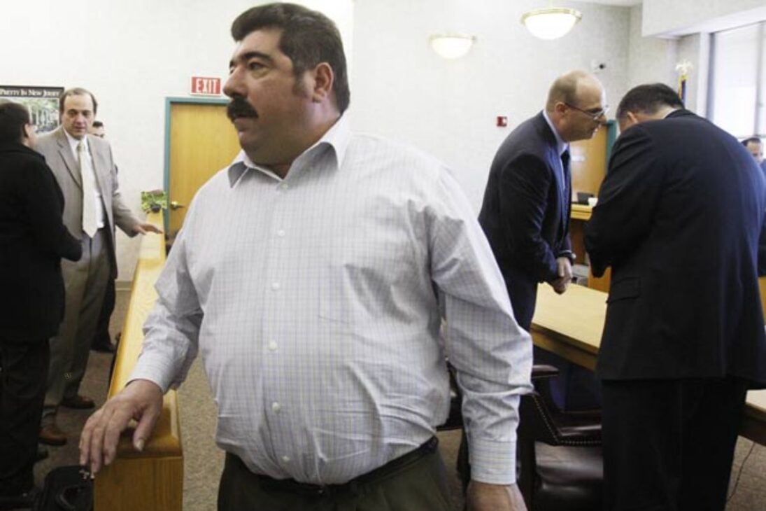 Funcionário ganha US$ 38 milhões na loteria, mas um juiz o obriga a dividir o prêmio com os 5 colegas de trabalho que participavam do bolão