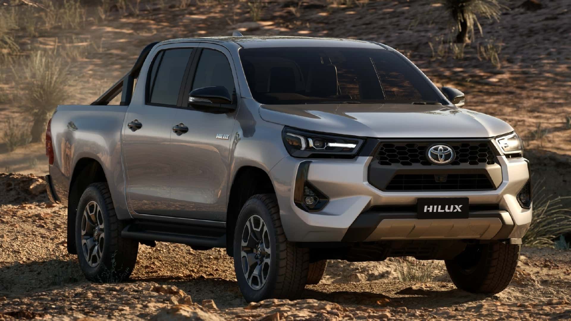 Toyota Hilux 2025 tem motor 2.8 turbodiesel, tração 4x4 e multimídia de 9". Versão de entrada chega às lojas com até R$ 40 mil de desconto.