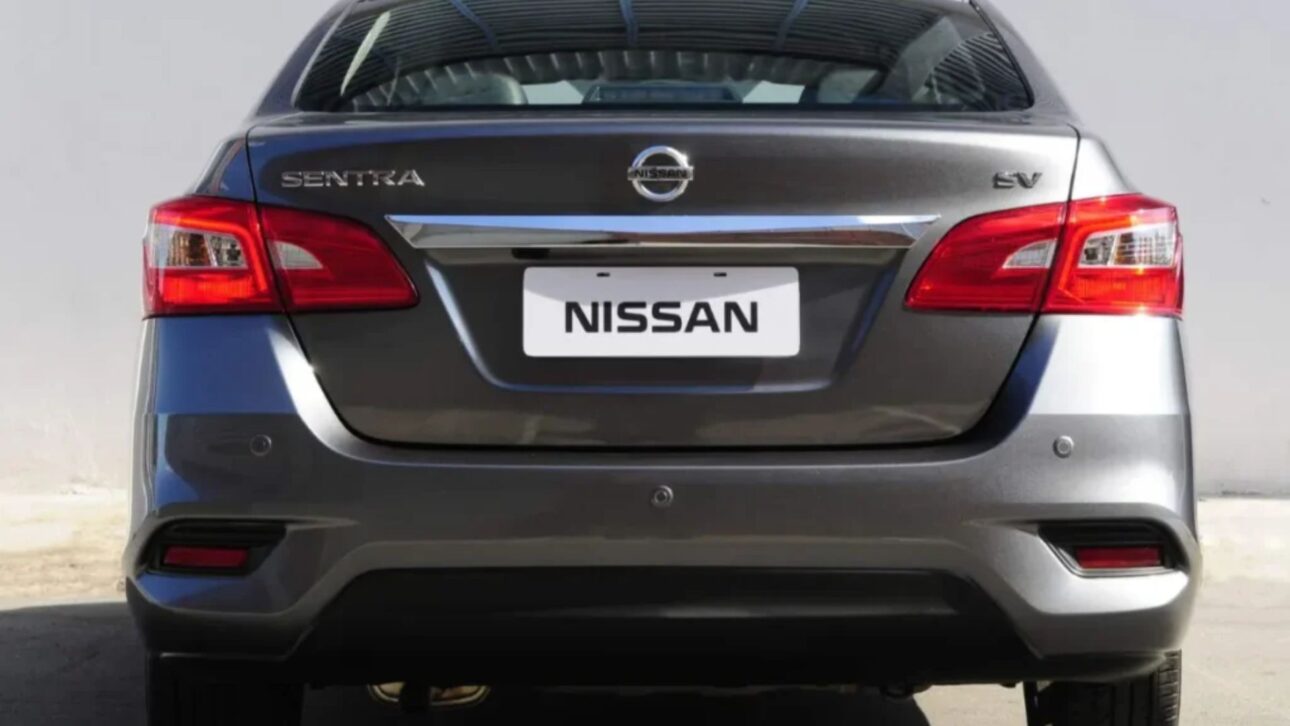 Nissan Sentra SV 2.0 2019 cuesta R$ 72 mil en la Tabla Fipe, ofrece espacio amplio, motor 140 cv y paquete de equipamientos completo.