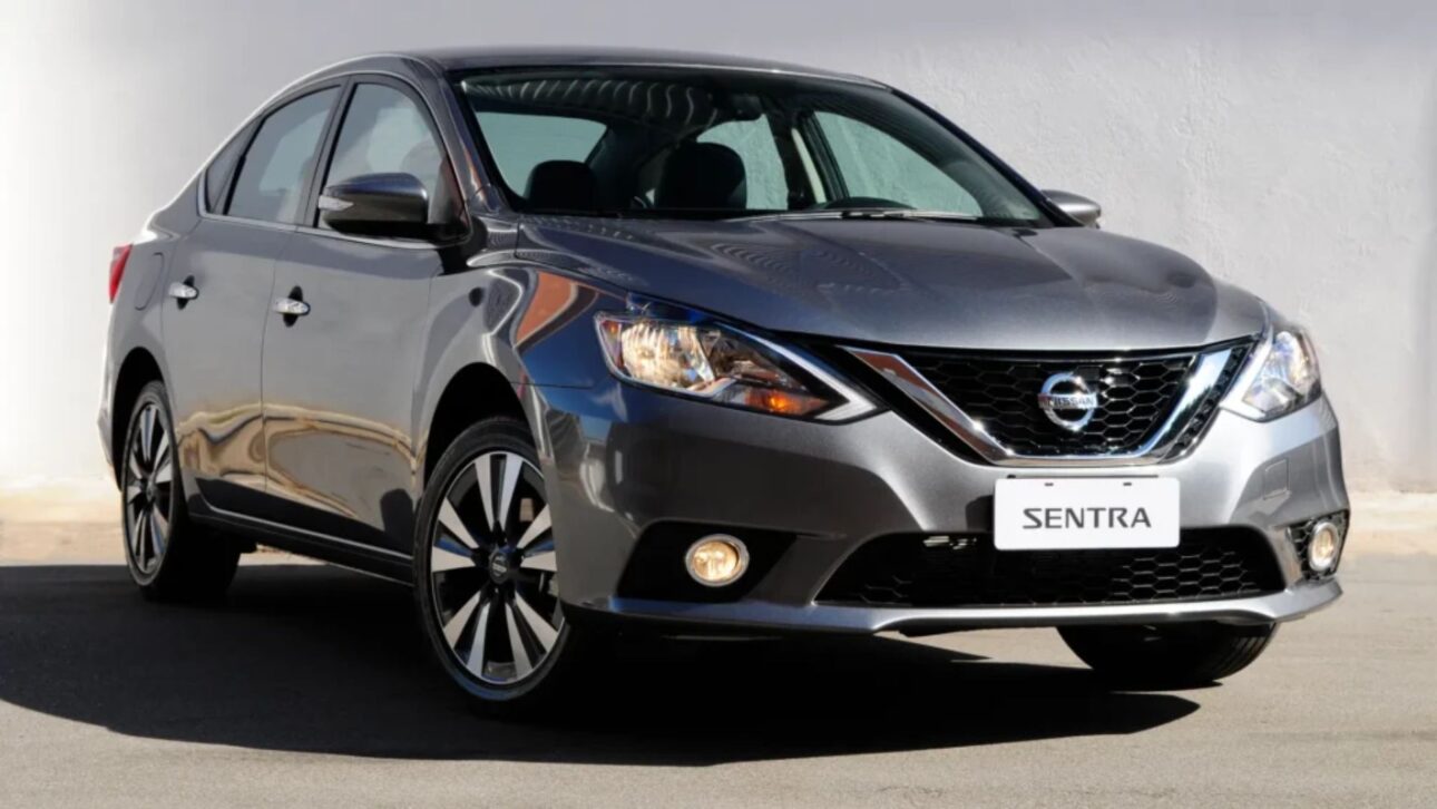 Nissan Sentra SV 2.0 2019 cuesta R$ 72 mil en la Tabla Fipe, ofrece espacio amplio, motor 140 cv y paquete de equipamientos completo.