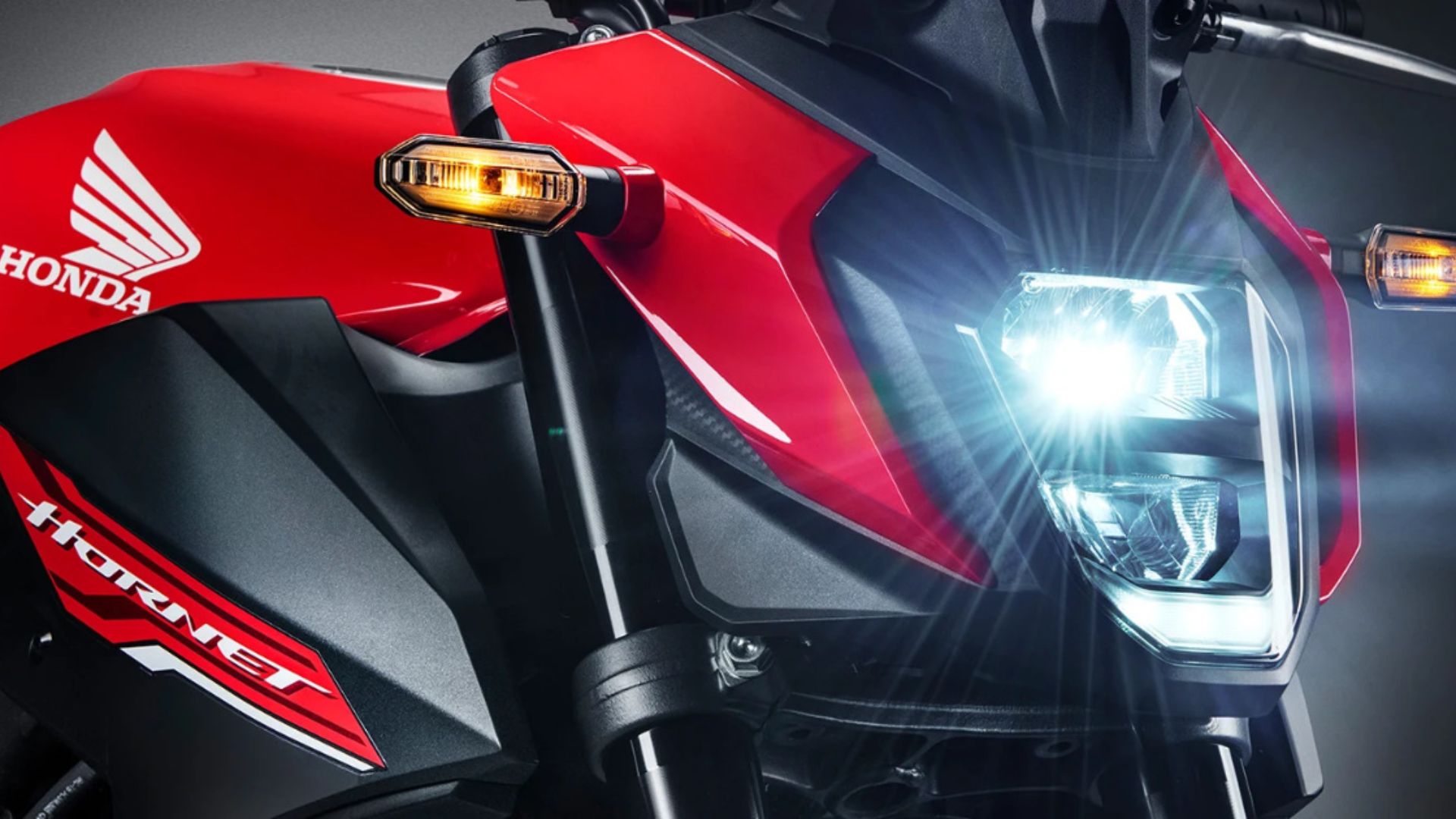 Nova Honda CB 500 Hornet chega ao Brasil com motor bicilíndrico, painel TFT conectado, design atualizado e tecnologia inédita.