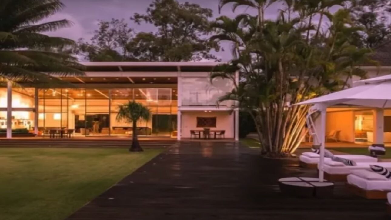 La mansión de Angélica y Luciano Huck en Joá impresiona con capilla premiada, vista para la Piedra de Gávea y lujo valorado en R$ 40 millones.