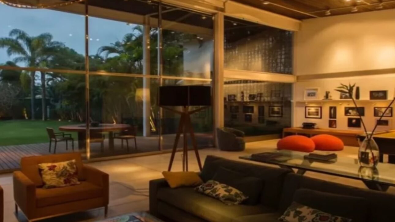 La mansión de Angélica y Luciano Huck en Joá impresiona con capilla premiada, vista para la Piedra de Gávea y lujo valorado en R$ 40 millones.