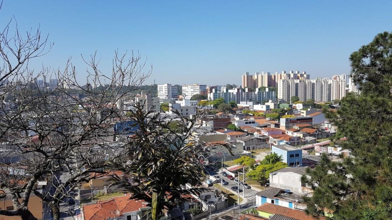Taboão da Serra lidera o Censo 2022 como a cidade mais densa do Brasil, com mais de 13 mil habitantes por km² e área de 20 km².