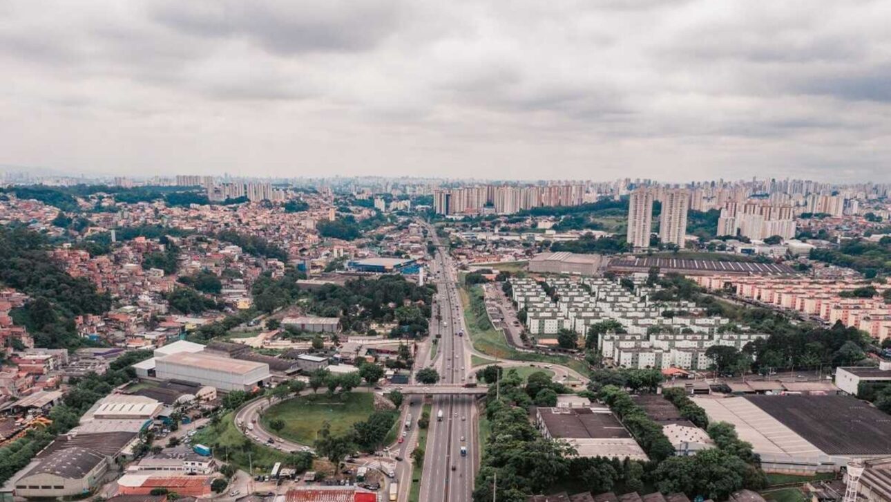 Taboão da Serra lidera o Censo 2022 como a cidade mais densa do Brasil, com mais de 13 mil habitantes por km² e área de 20 km².