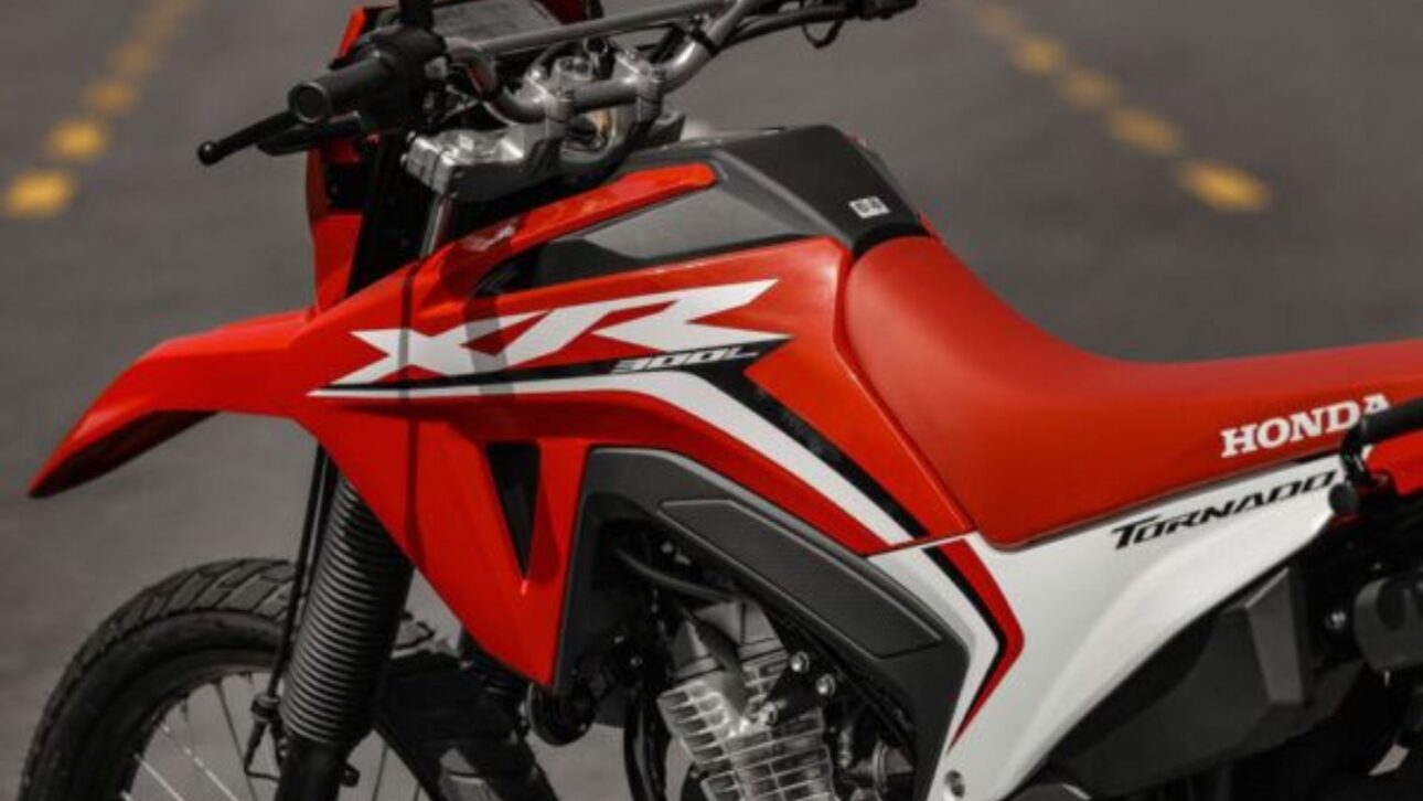 Nueva Honda Tornado 300 Special Edition Llega en 2026 con Visual Inspirado en el Rally Dakar, Motor de 293,5 cc y Propuesta Trail Raíz.