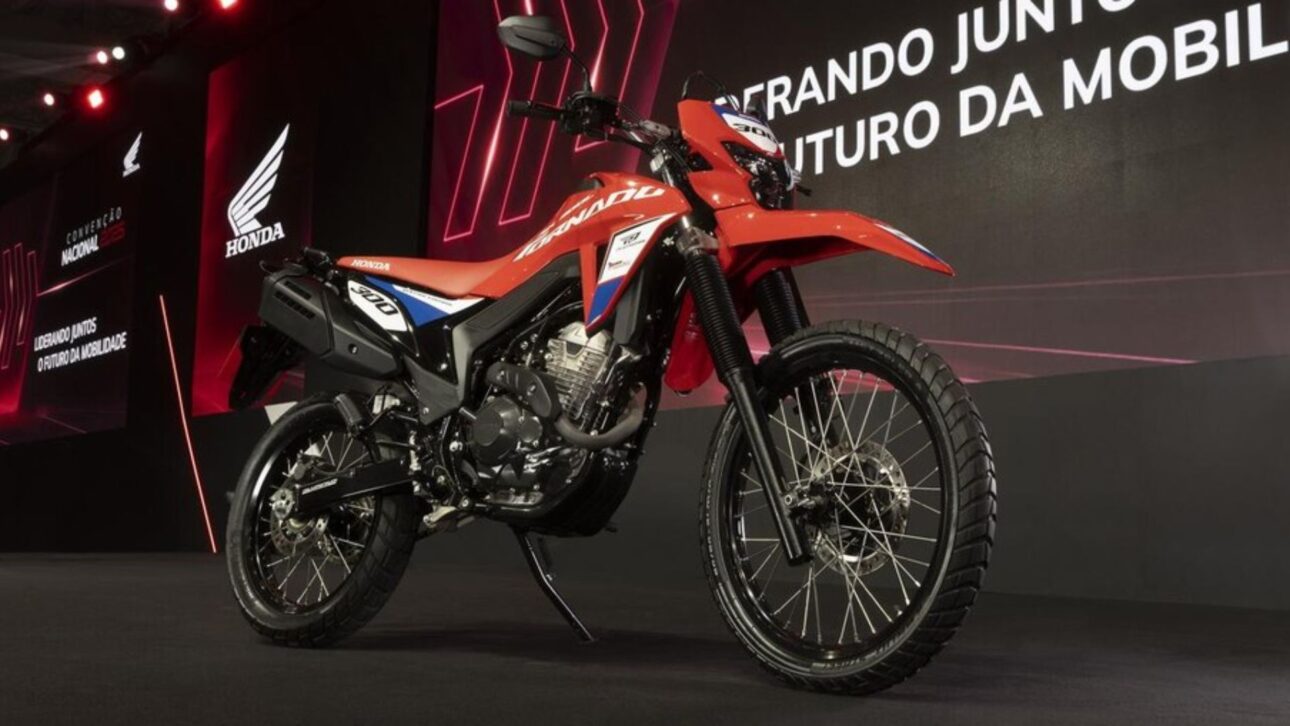 Nueva Honda Tornado 300 Special Edition Llega en 2026 con Visual Inspirado en el Rally Dakar, Motor de 293,5 cc y Propuesta Trail Raíz.