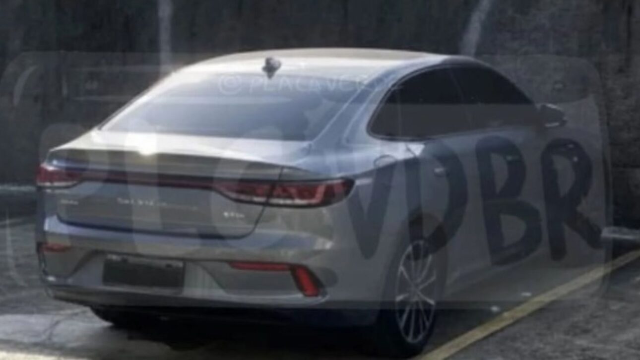 Nuevo BYD Qin Plus llega a Brasil con motor híbrido DM-i 5.0 y autonomía impresionante de hasta 2.100 km. Conoce el rival del Corolla.