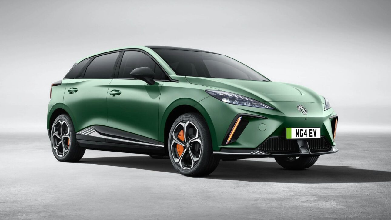 Motorista francês denuncia falhas graves em carro elétrico MG4 da SAIC Motor, que teria tomado decisões autônomas inesperadas.