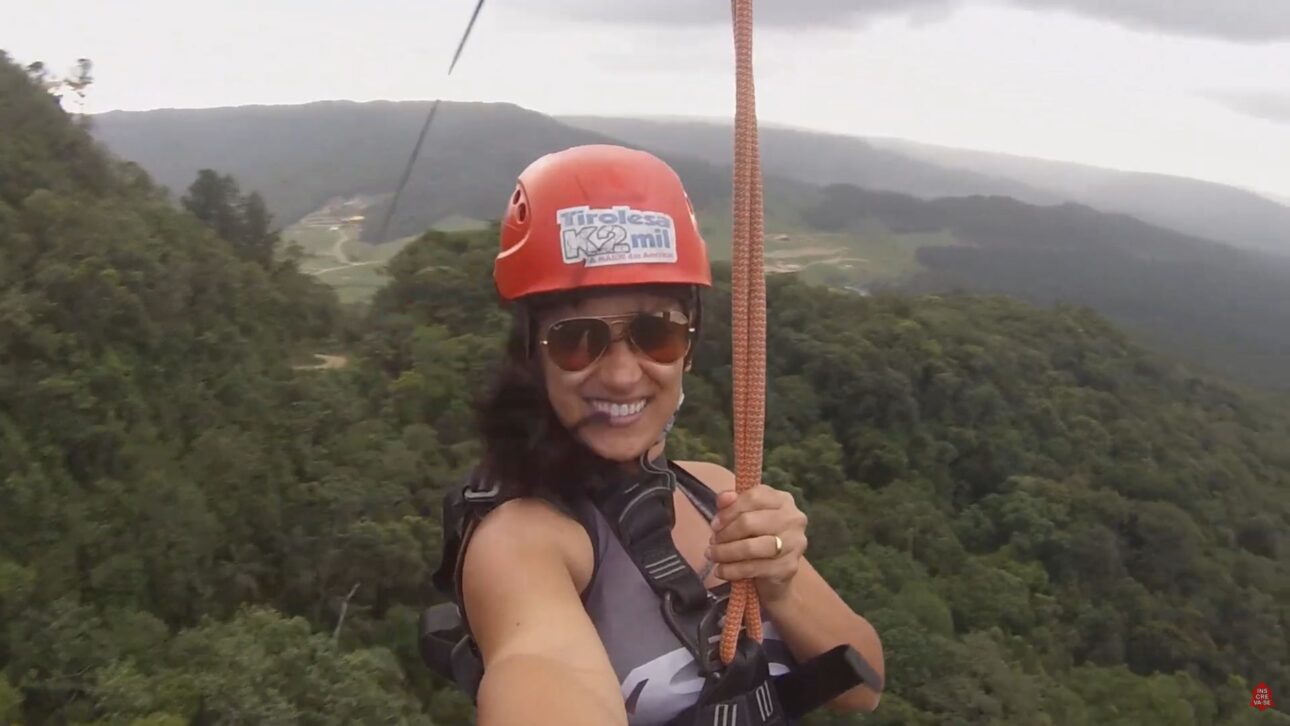 La mayor tirolesa de las Américas conecta Benedito Novo y Rodeio, en SC, con 2 mil metros de adrenalina y velocidad que llega a 160 km/h. (Imagen: reproducción GiraMundo Aventura)