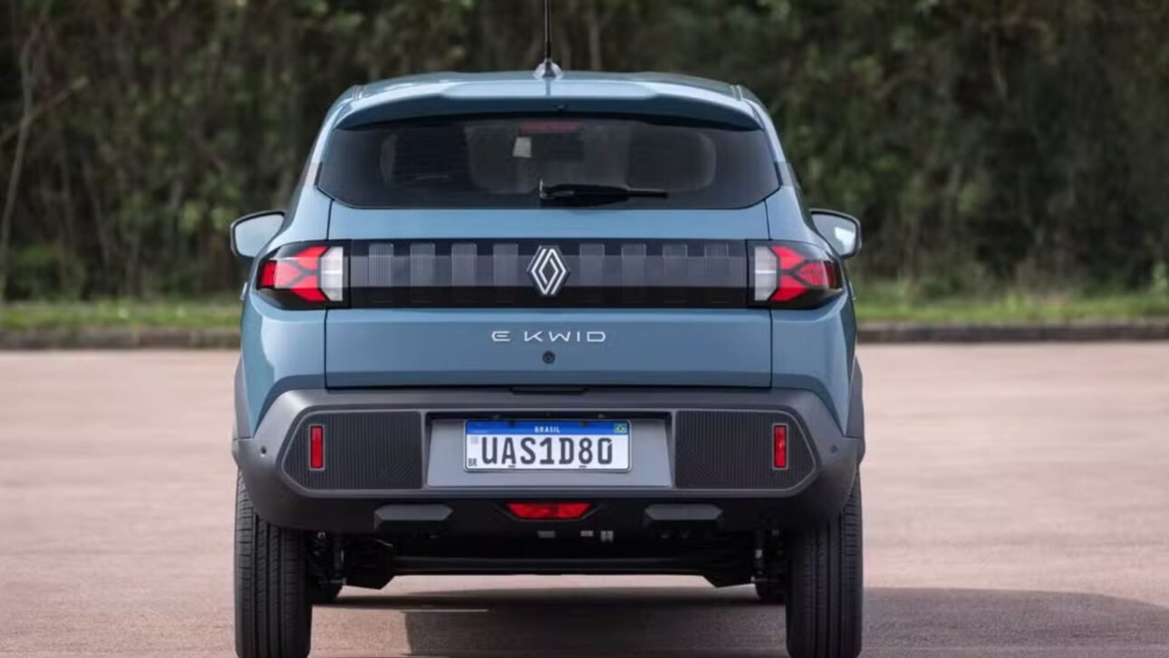 Renault Kwid E-Tech 2026 llega al Brasil por R$ 99.990, con nuevo diseño, más tecnología y se convierte en el coche eléctrico más barato del país.