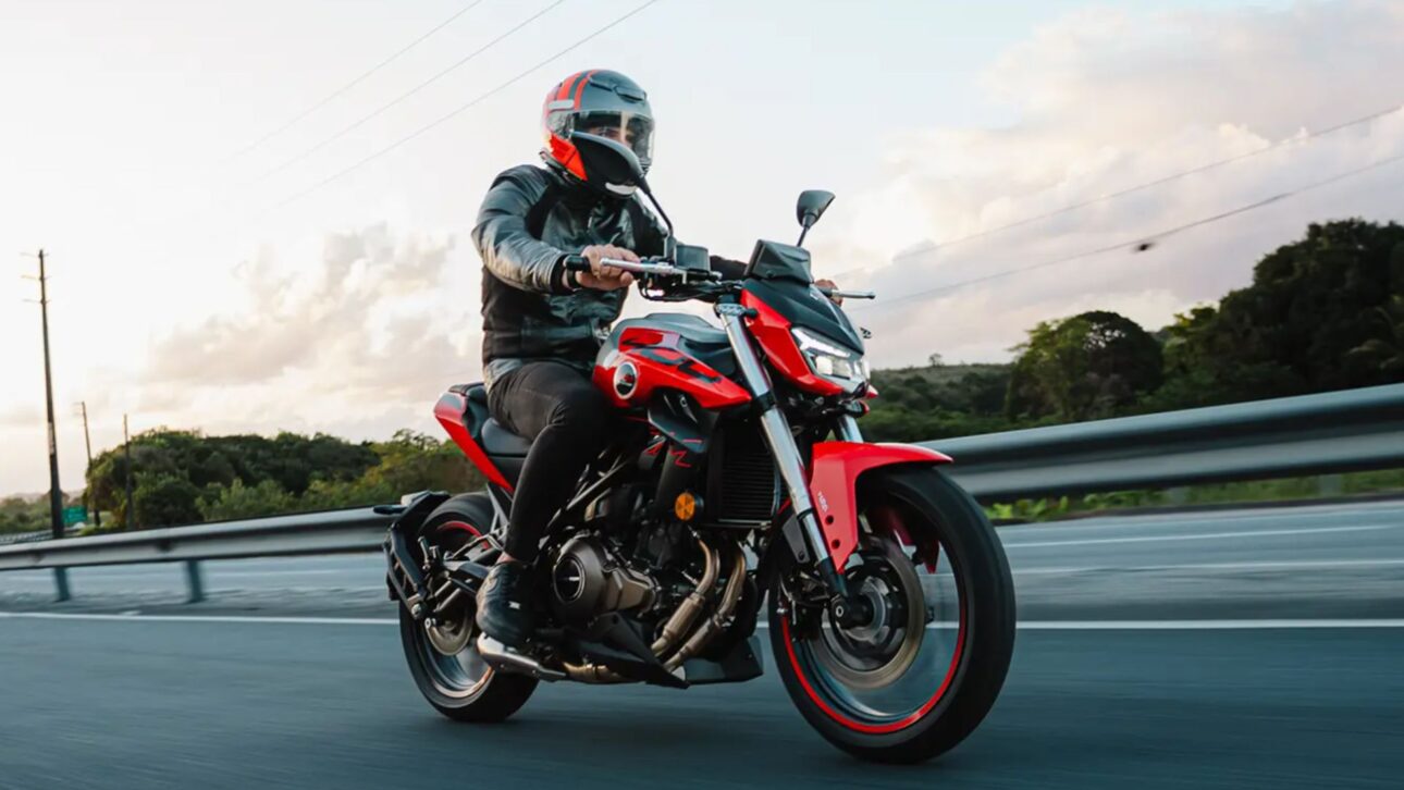 Nueva Shineray SBM 400s 2026 llega a Brasil con motor bicilíndrico de 41 cv, ABS, LED completo y visual deportivo premium.