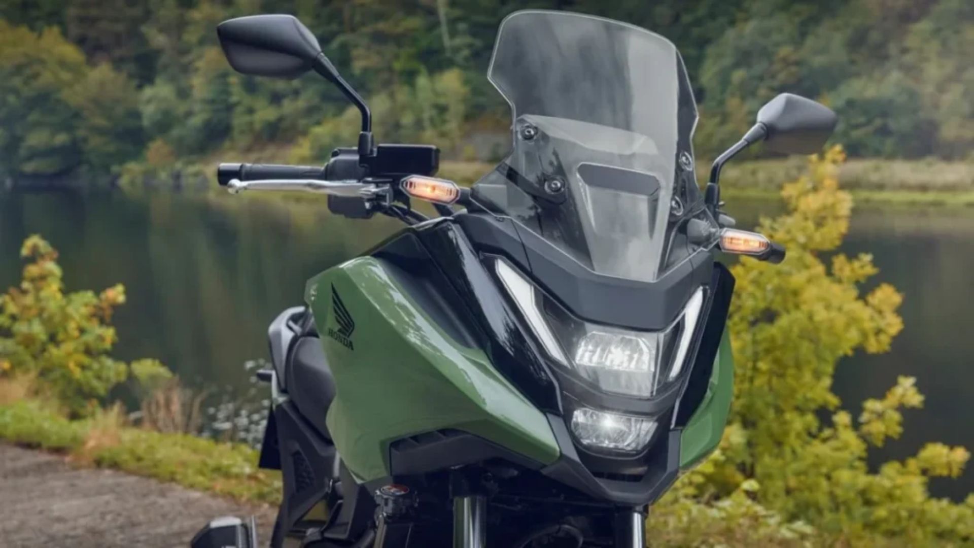 A nova Honda NC 750X 2026 chega ao Brasil com painel TFT, freios duplos e design renovado, mantendo desempenho e versatilidade.