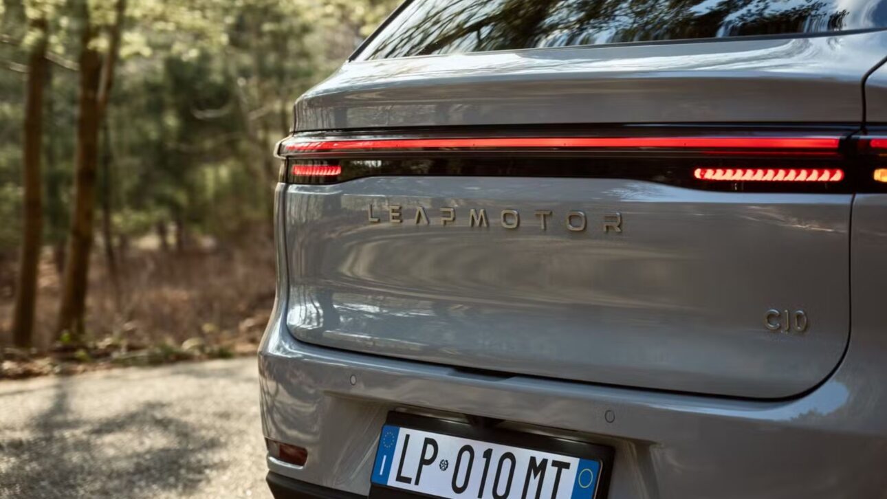 Leapmotor C10 debuta en Brasil con el apoyo de Stellantis, motor 1.5 que genera energía y hasta 460 km de autonomia elétrica.