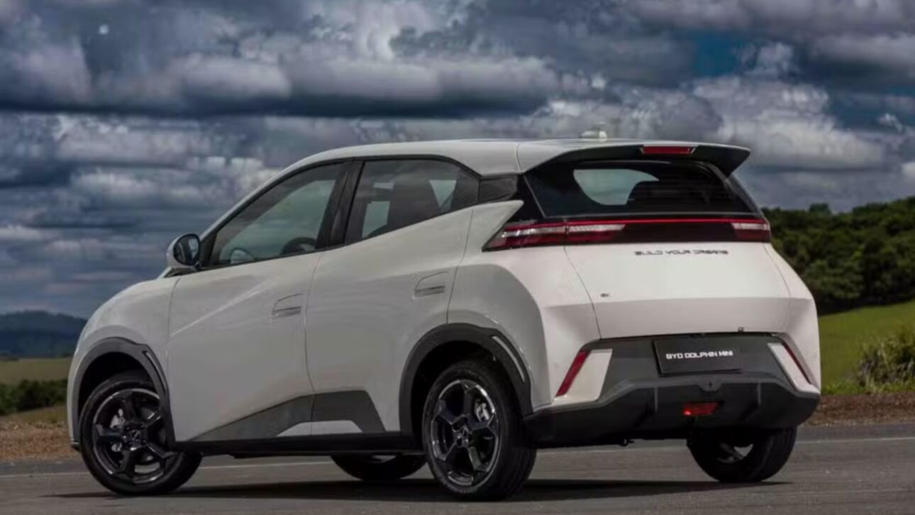 BYD lanza el Dolphin Mini GL, nuevo coche eléctrico más barato de Brasil, producido en Camaçari y orientado a taxistas y PCD.