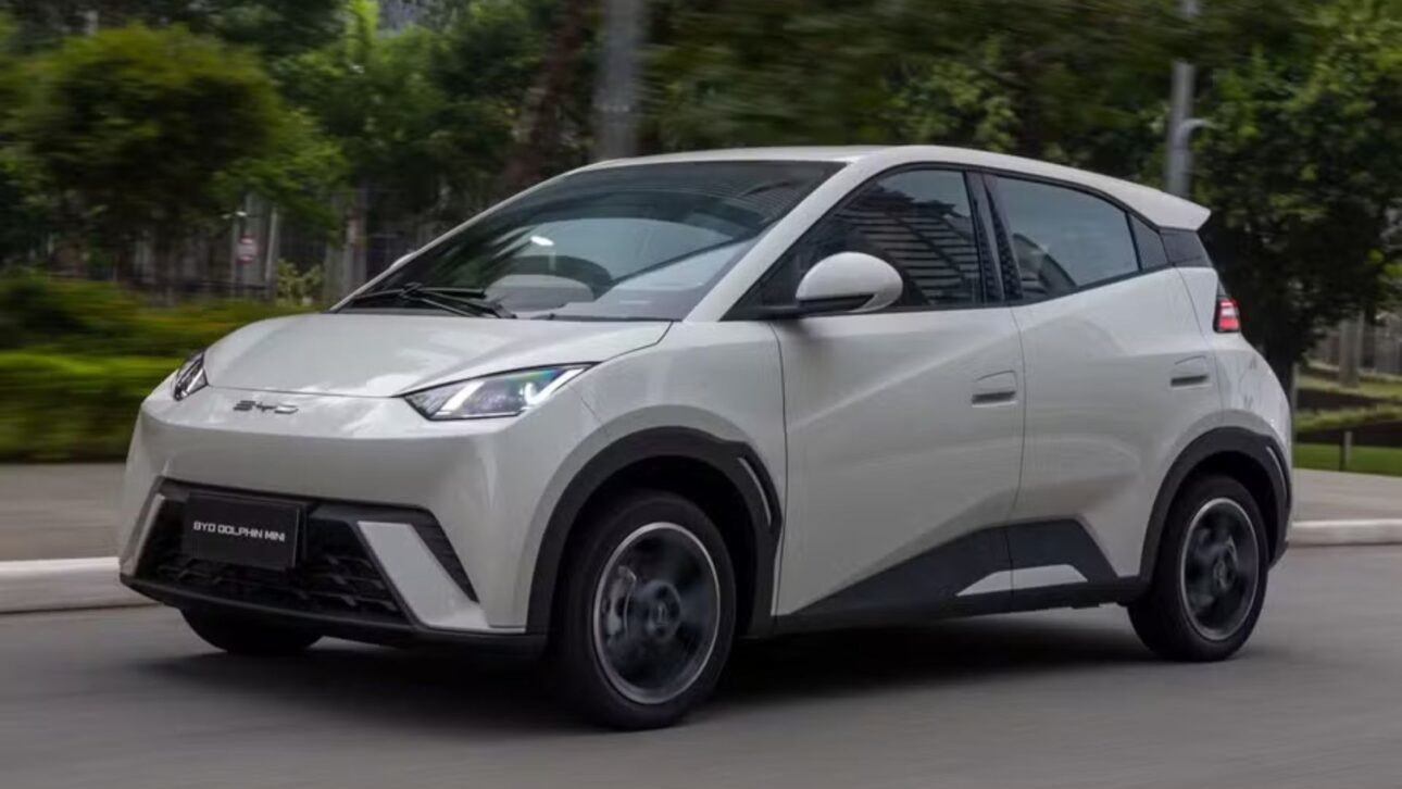 BYD lanza el Dolphin Mini GL, nuevo coche eléctrico más barato de Brasil, producido en Camaçari y orientado a taxistas y PCD.