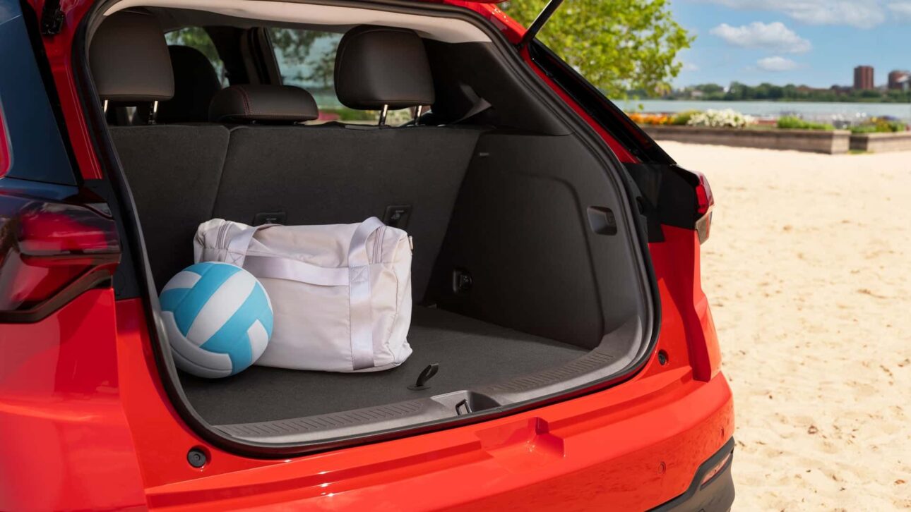 Nuevo Chevrolet Bolt 2027 llega con 410 km de autonomía, recarga rápida de 150 kW, puerto NACS estándar Tesla y dirección Super Cruise.