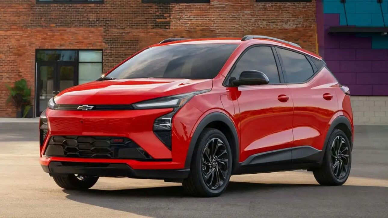 Nuevo Chevrolet Bolt 2027 llega con 410 km de autonomía, recarga rápida de 150 kW, puerto NACS estándar Tesla y dirección Super Cruise.