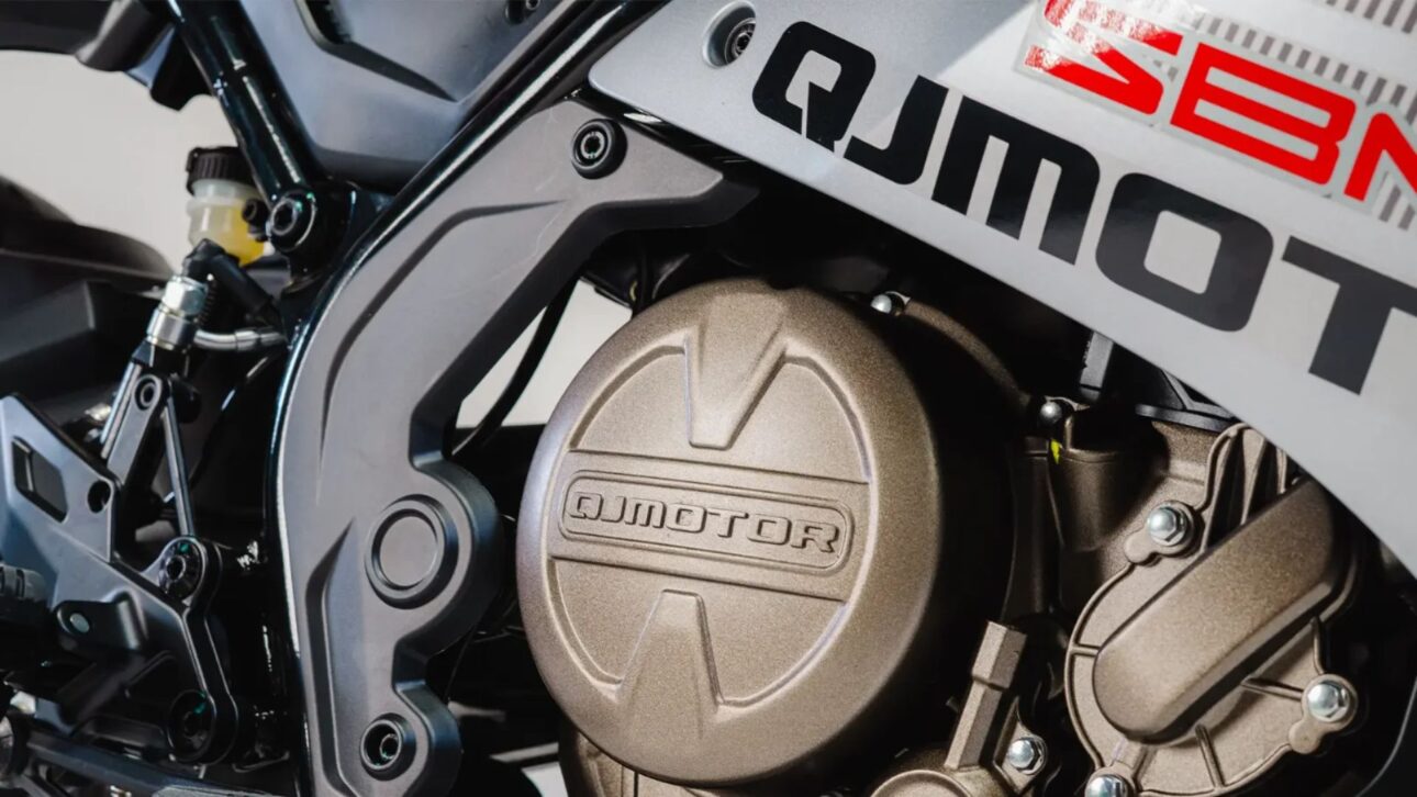 Nueva Shineray SBM 250s 2026 llega a Brasil con 27,5 cv, panel digital, suspensión invertida y diseño deportivo inspirado en la QJ SRK 300R.