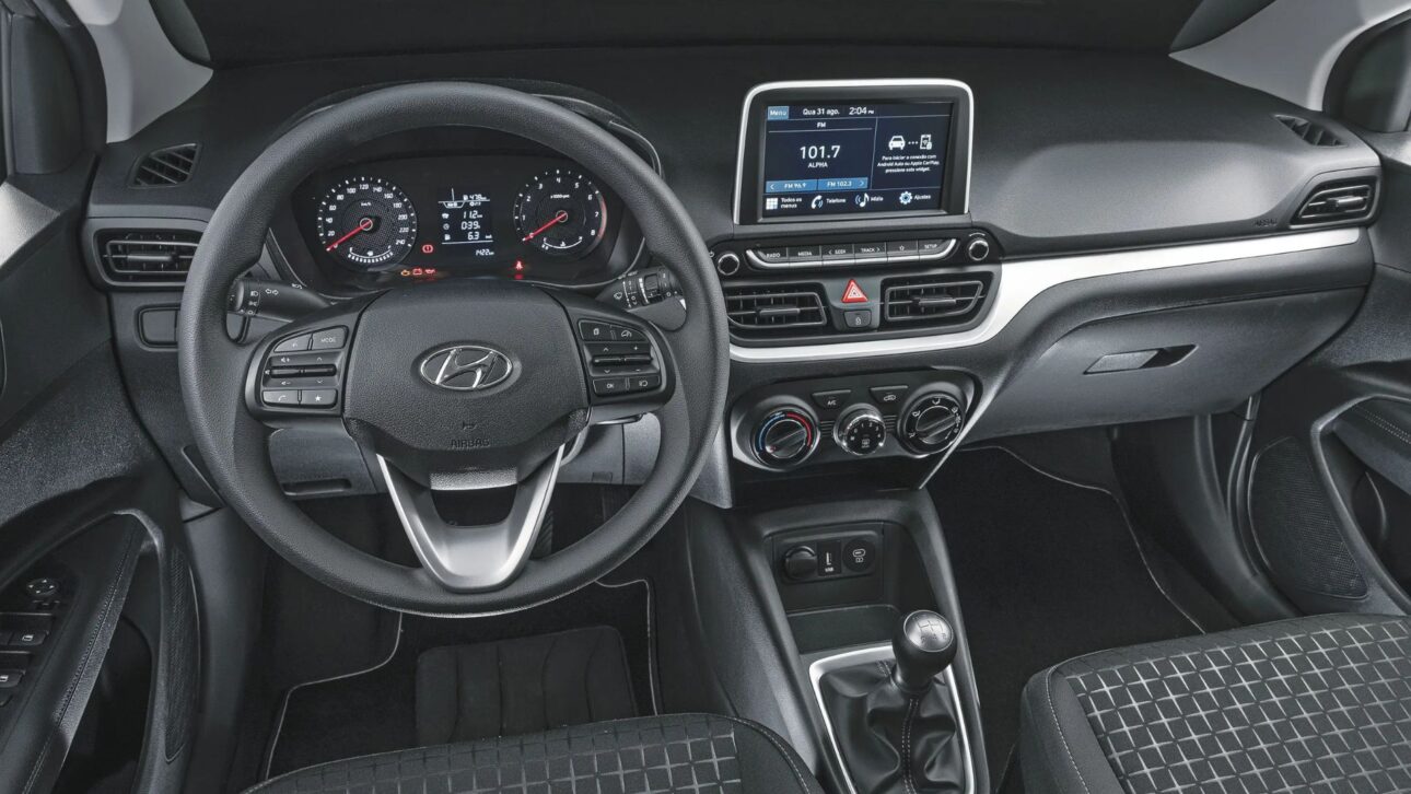 Hyundai HB20 2026 tiene descuentos de hasta R$ 14 mil, motor 1.0 Kappa, central multimedia de 8" y financiación con tasa cero.