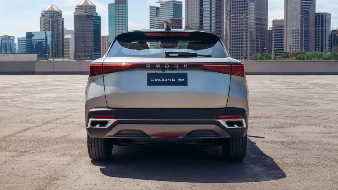 SUV híbrido Omoda 5 HEV con 200 cv, sonido Sony y IPVA gratis agota primer lote y gana nueva preventa en Brasil.