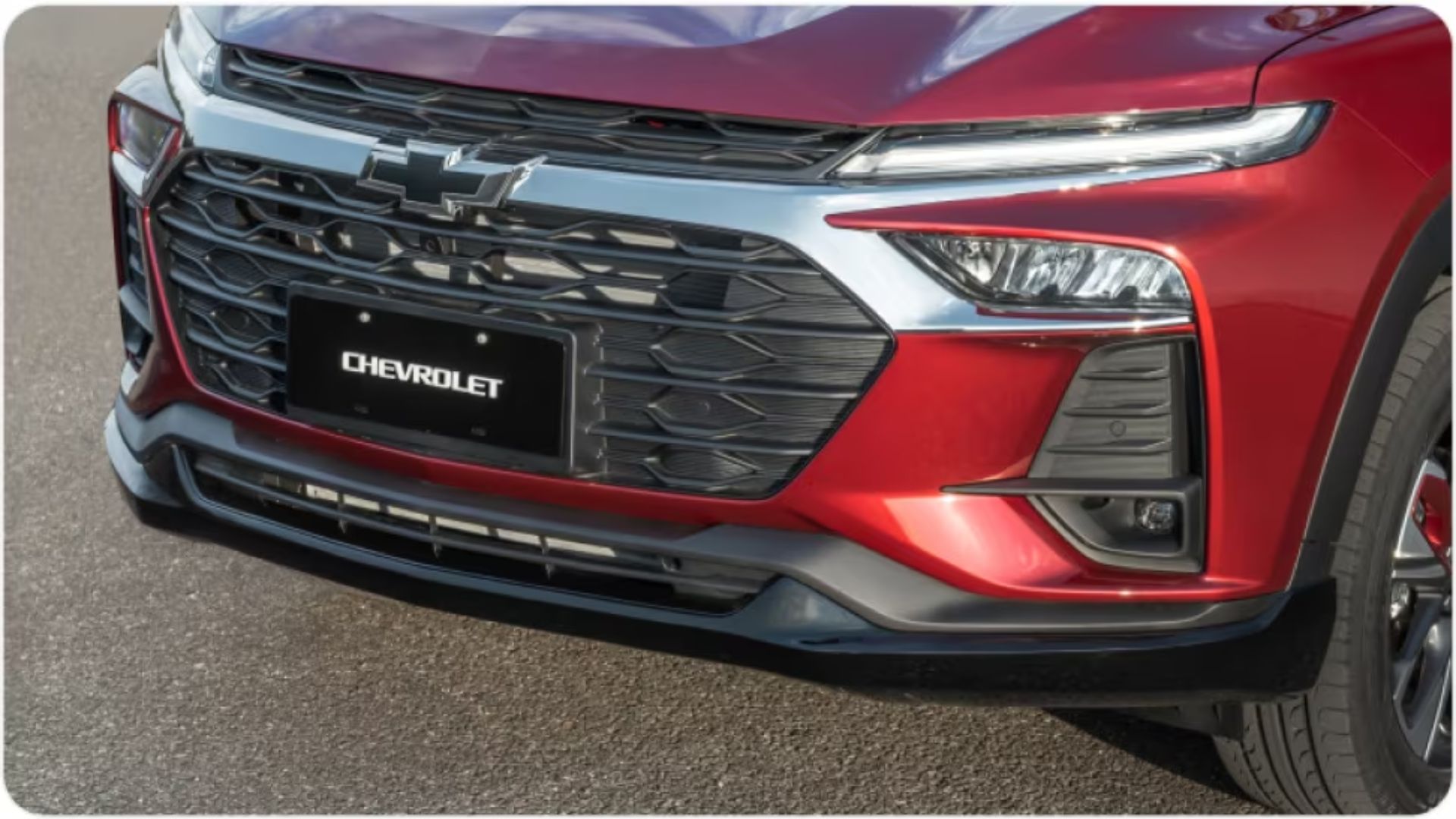 Chevrolet Tracker 2026 ganha motor 1.0 turbo de 115,5 cv, nova central de 11" e correia reforçada, com foco em eficiência e conforto.