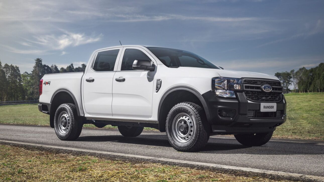 Ford Ranger media a diésel exhibida en vía urbana, evidenciando robustez y carácter utilitario. (Imagen: CarroSP)